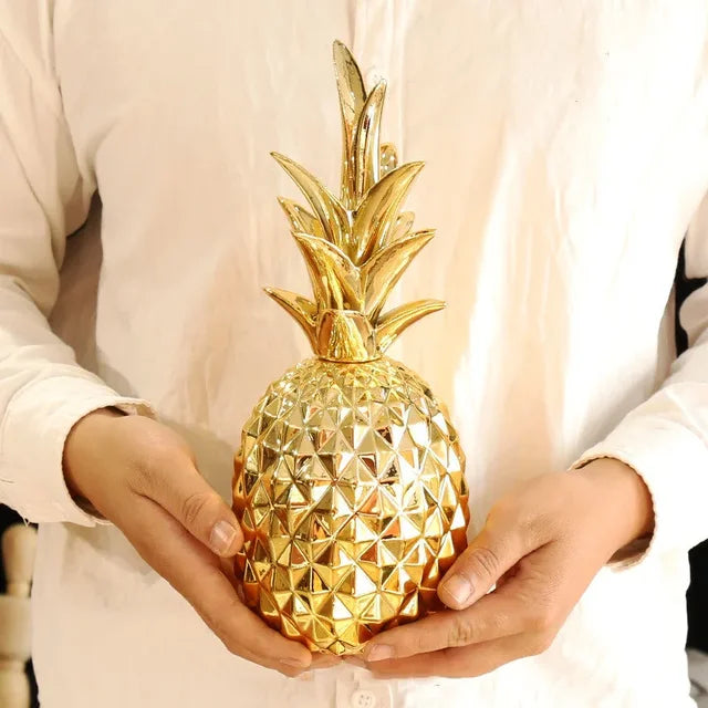 home & garden : LumiPine - Gouden Ananas Woondecoratie in Goud van Pantino