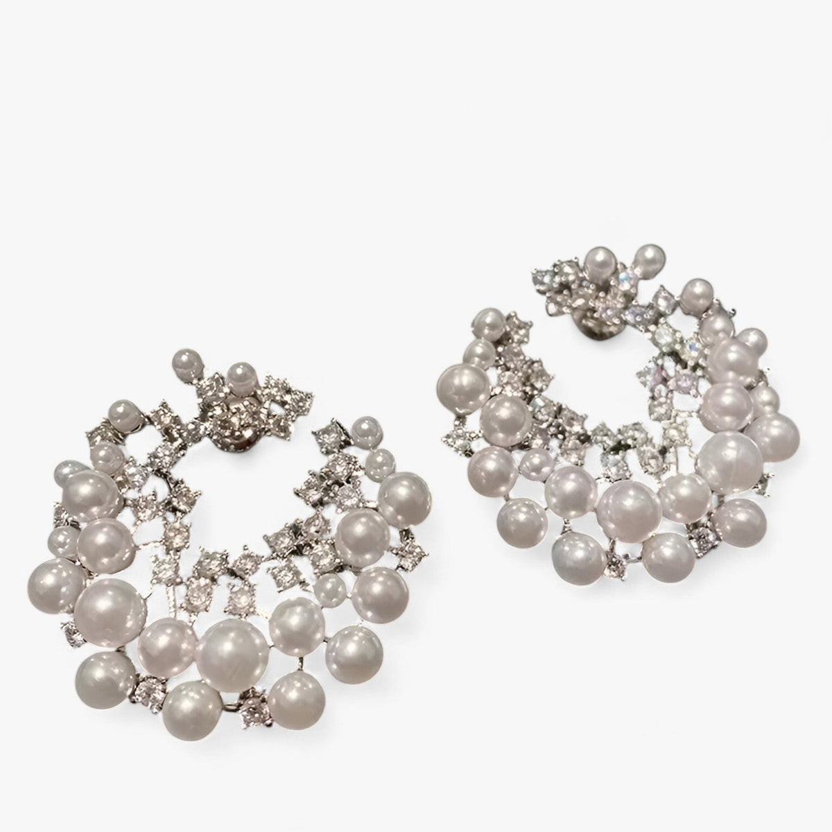 accessories : Hazel Zilveren oorbellen met parels en zirkonia in retro luxe stijl in van Pantinoshop