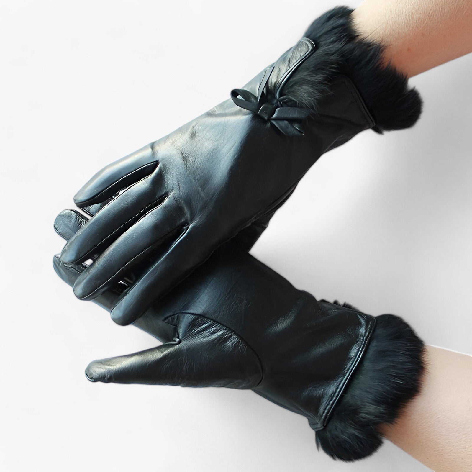 Iris | Warme leren handschoenen - Comfort en stijl - €25 : Iris | Warme leren handschoenen - Comfort en stijl in zwart van Pantino