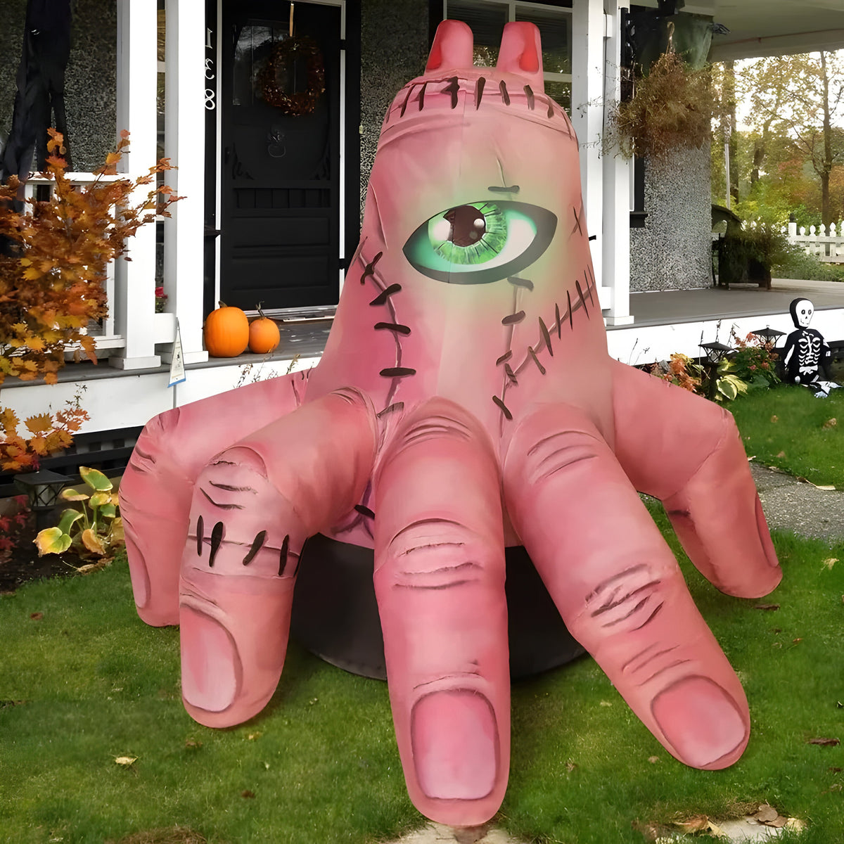 home & garden : Grijpend Spook | Opblaasbare Halloween Hand - LED-verlichte tuindecoratie in van Pantino