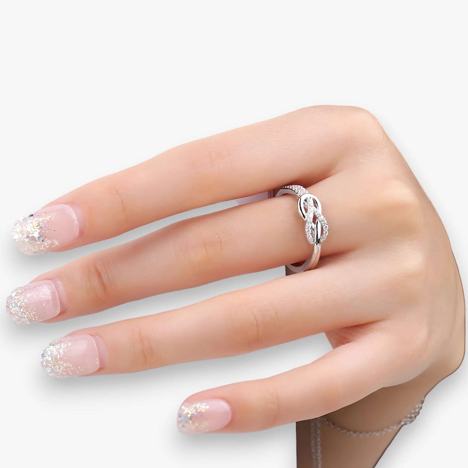 accessories : Stina Oneindige Knoop Ring - Tijdloze elegantie in sterling zilver in van Pantinoshop