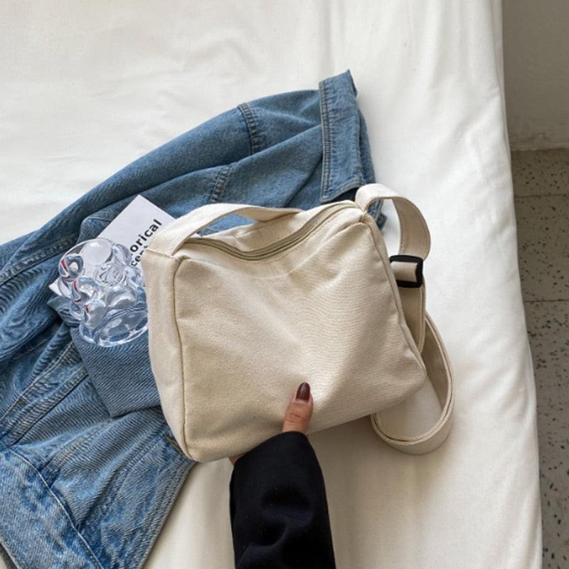 0 : Nina | Hippe Schoudertas in Beige van Pantino