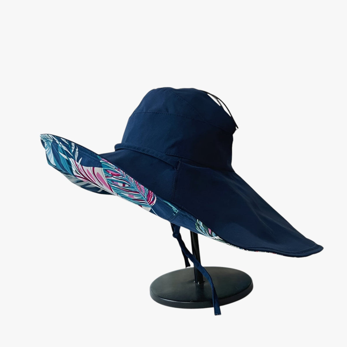 accessories : Marjorie | Zomerhoed met brede rand - Ultieme UV-bescherming in Boho-look in Marineblauw L van Pantinoshop