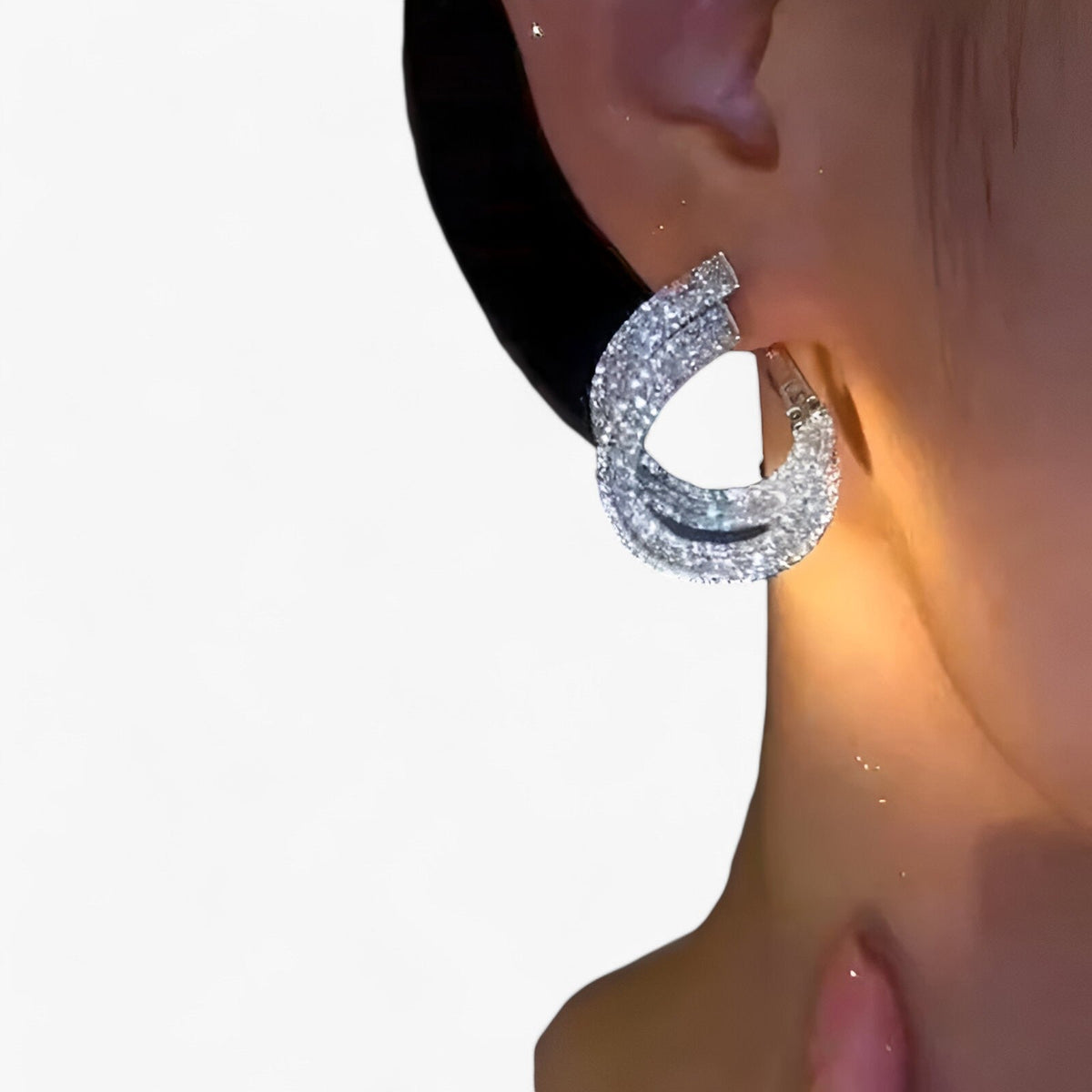 accessories : Jennica| Oorringen in zirkonia in dubbele laag – Unieke feestversiering in van Pantino