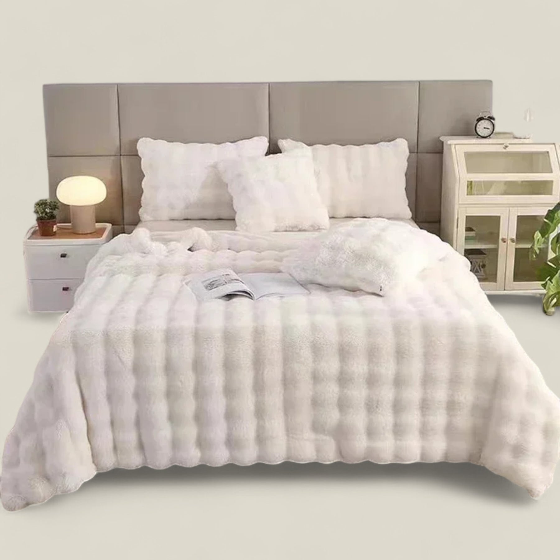 home & garden : Hazel | Deken van Konijnenbont - Warme Winter Gezelligheid in Wit van Pantino