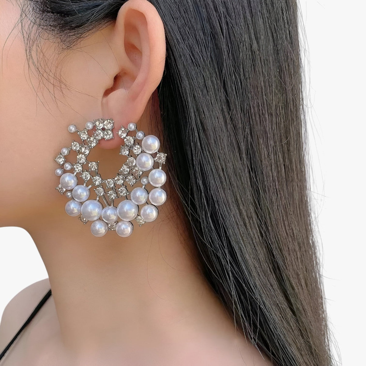 accessories : Hazel Zilveren oorbellen met parels en zirkonia in retro luxe stijl in van Pantinoshop