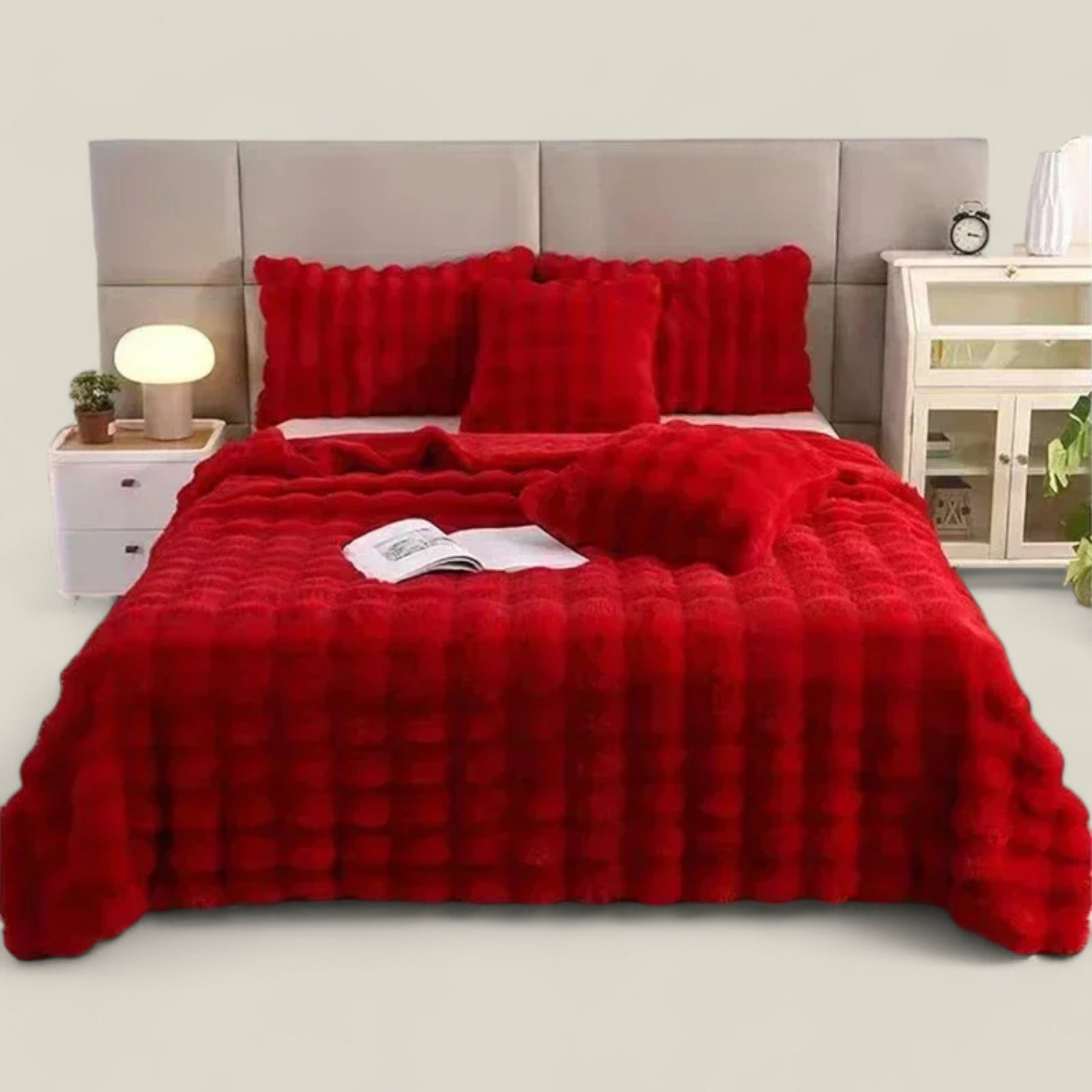 home & garden : Hazel | Deken van Konijnenbont - Warme Winter Gezelligheid in Rood van Pantino