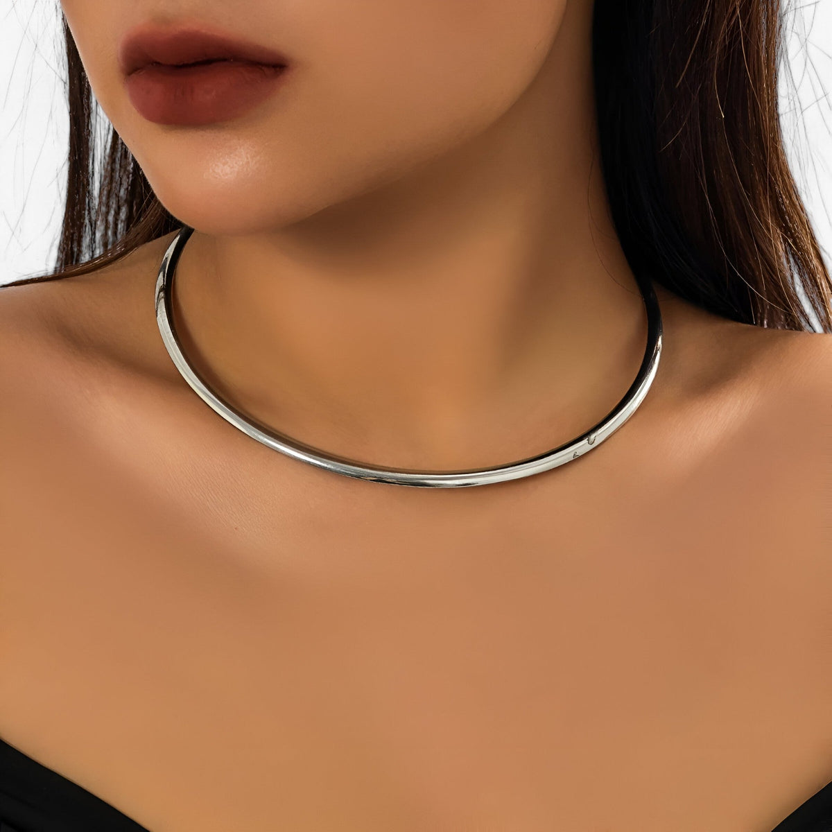 accessories : Aira | Gouden Choker Enkele - Elegante Stilmogelijkheid voor Elke Feestlook in zilverkleurig van Pantino