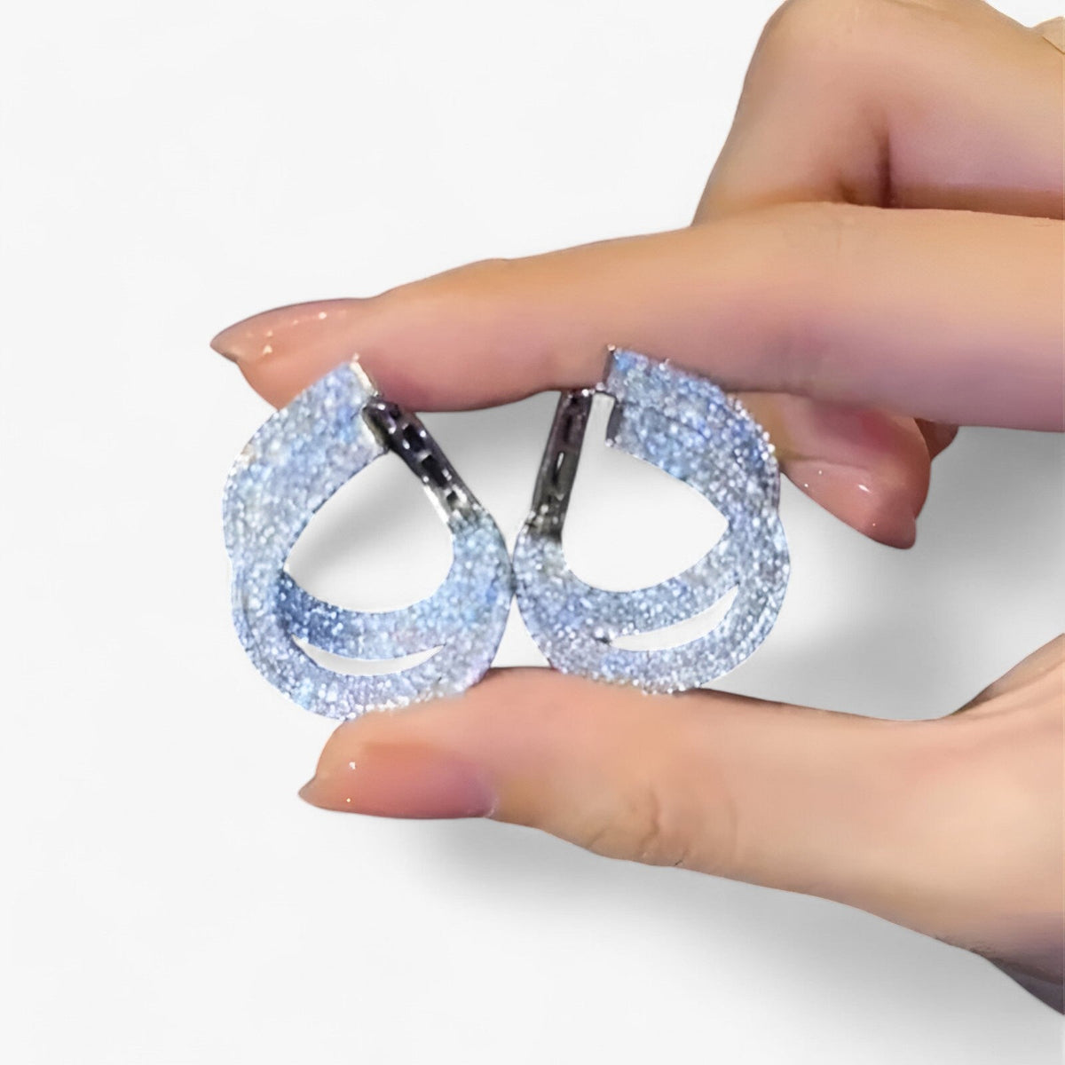 accessories : Jennica| Oorringen in zirkonia in dubbele laag – Unieke feestversiering in Zilver van Pantino