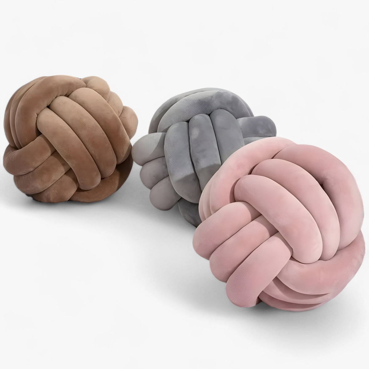 home & garden : Ellie | Ronde Knoop Kussen - Knus en Decoratief in van Pantino