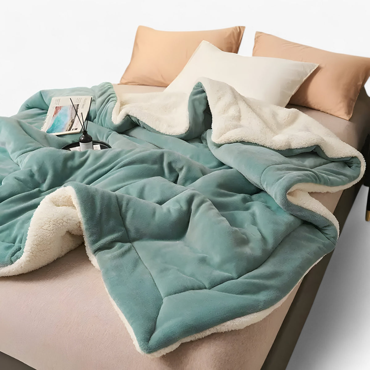 home & garden : Marie | Dubbele Laag Schapenvacht Deken - Warme Luxe voor Bed & Bank in Bentley Blauw van Pantinoshop