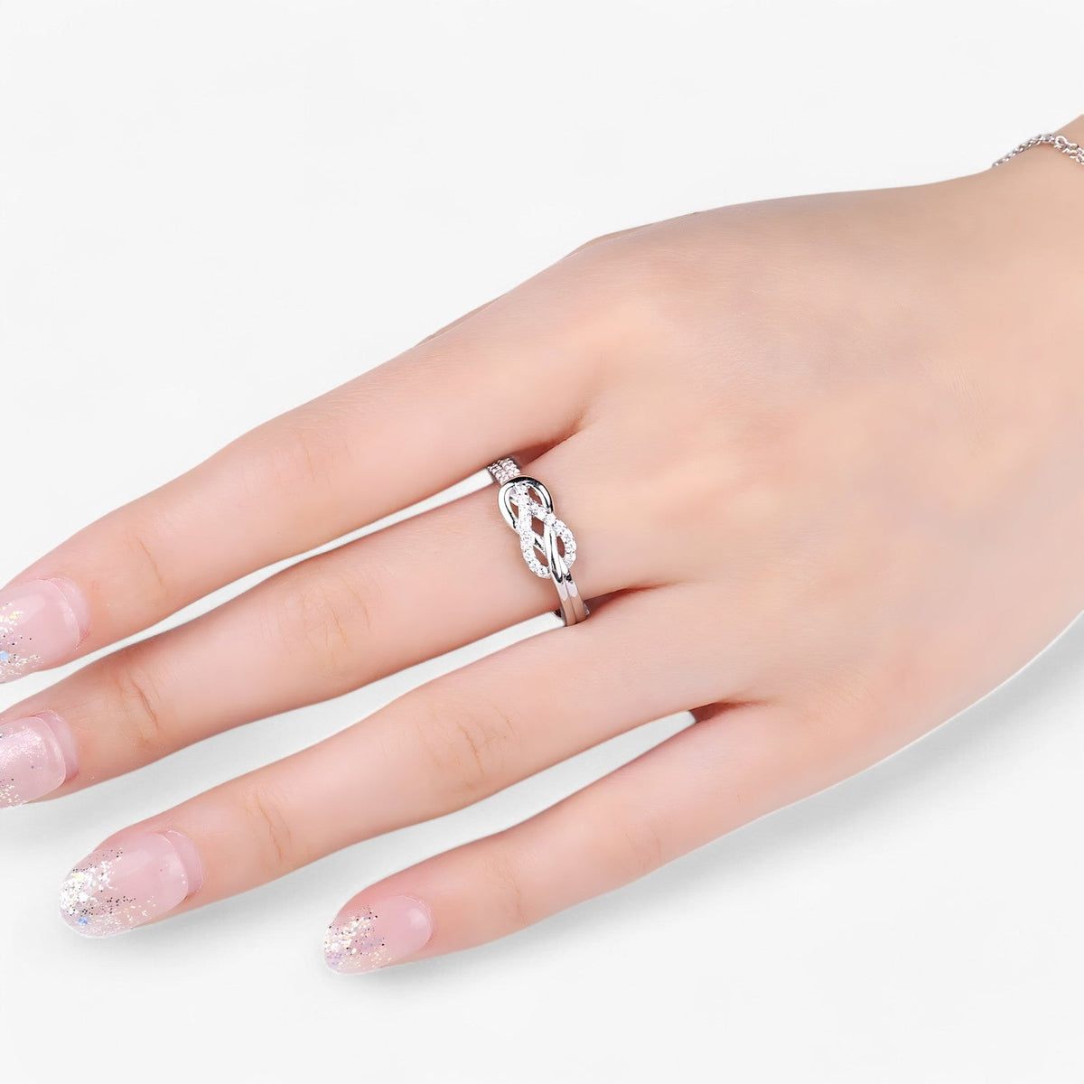 accessories : Stina Oneindige Knoop Ring - Tijdloze elegantie in sterling zilver in van Pantinoshop