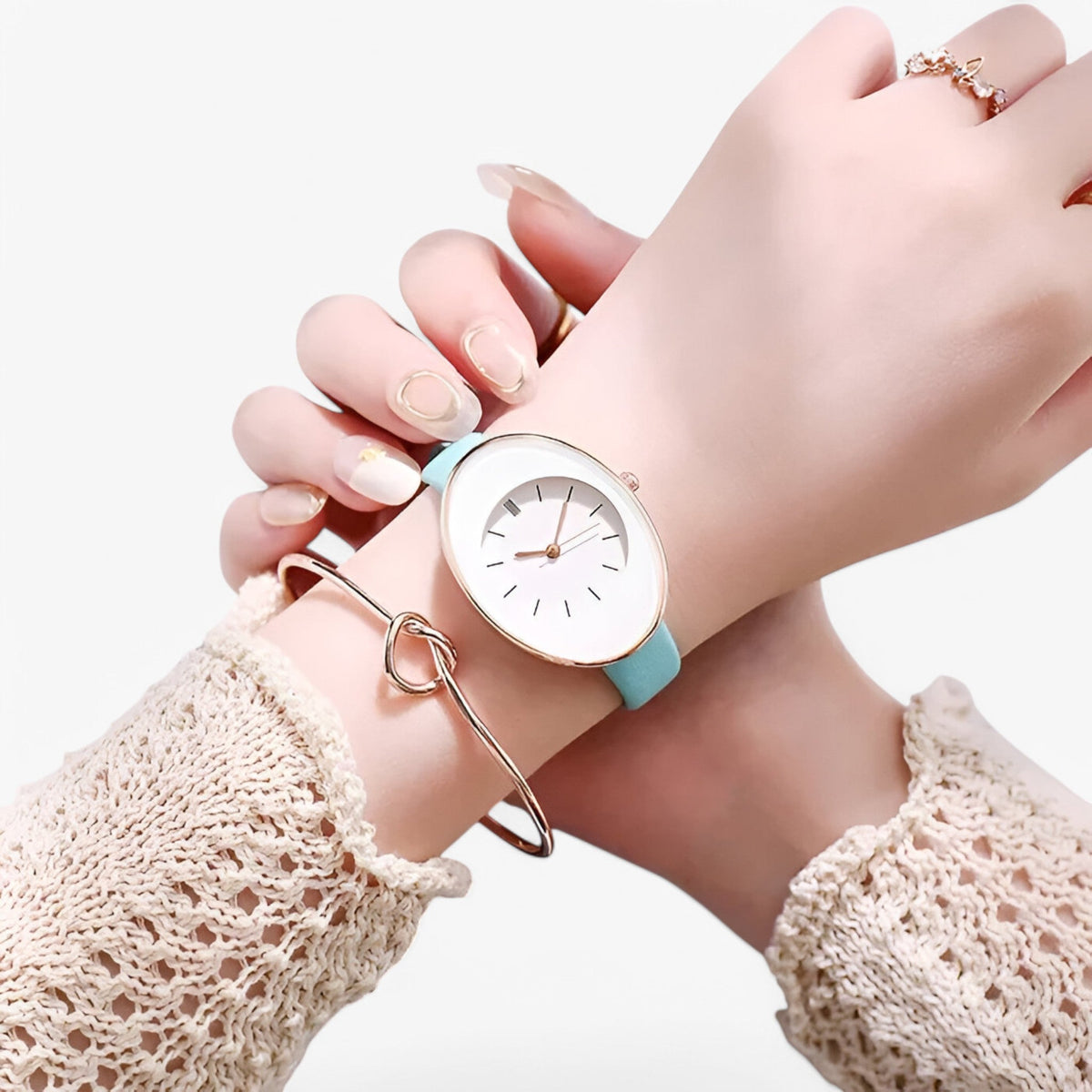 Mirella | Modieuze dameshorloge met minimalistische leren band- €25 : Mirella | Modieuze dameshorloge met minimalistische leren band in van Pantinoshop