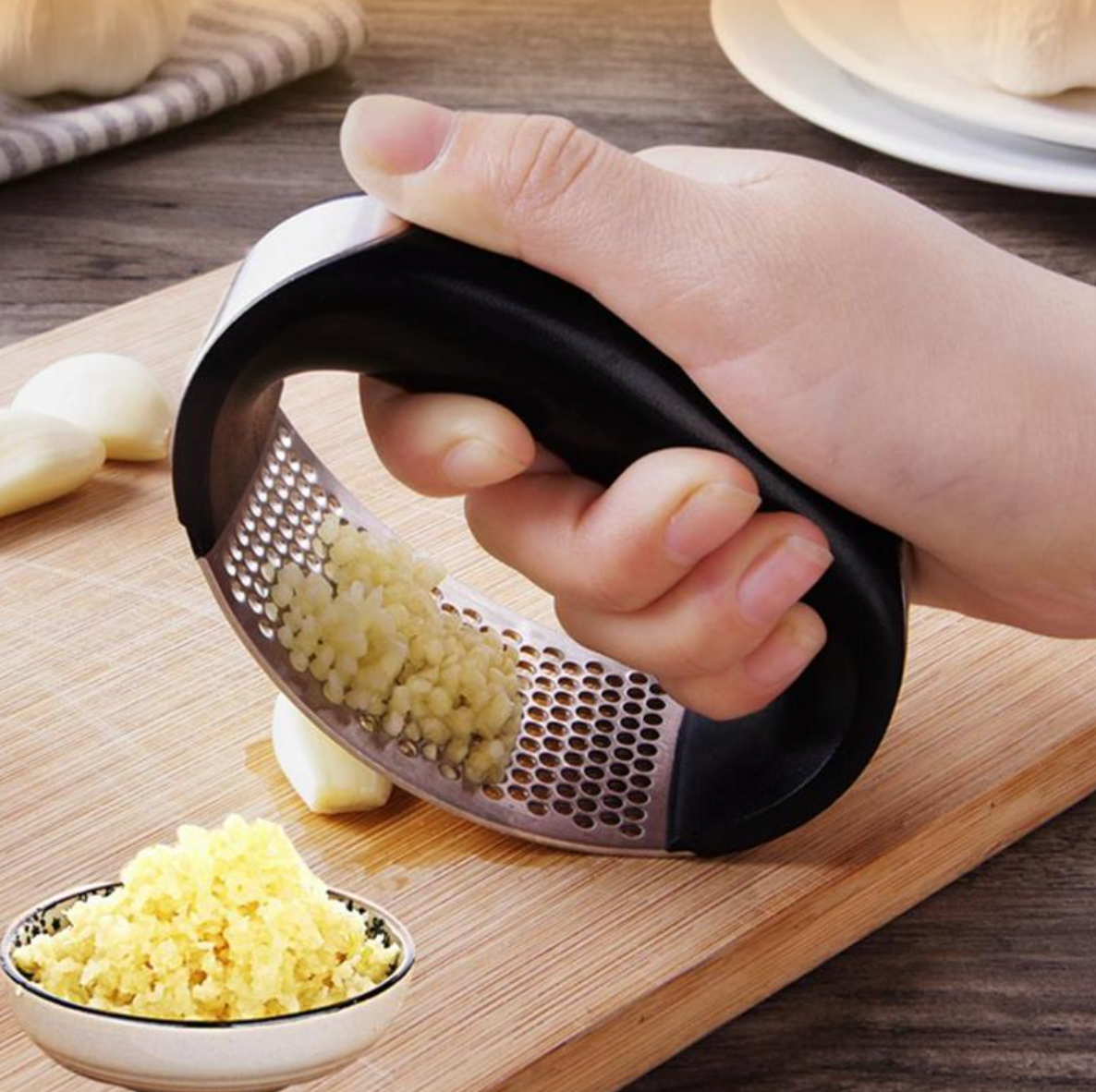 gadgets : Curved Roestvrijstalen Knoflookpers | Jouw favoriete keuken gadget in van Pantino