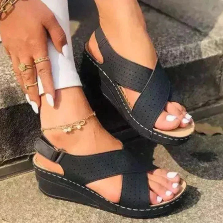 men's fashion : Liv | Stijlvolle City Sandalen - Ideaal voor Dames die een Trendy en Verfijnde Stadslook Willen in Zwart van Pantino