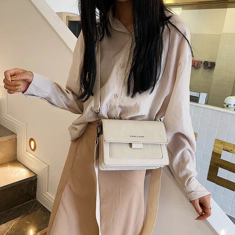 bags : Annelie - Modieuze schoudertas met meerdere zakken in Beige van Pantino