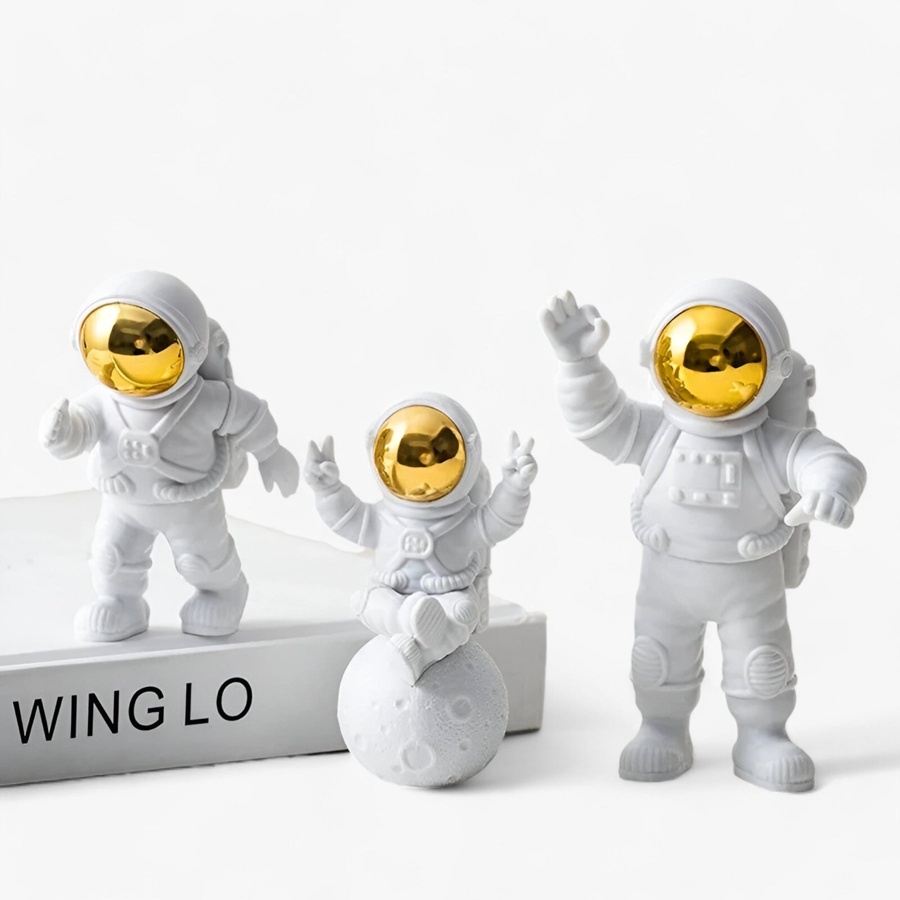 home & garden : Luna | Astronaut Ornament | Ruimtelijk avontuur voor je huis in 3st Goud van Pantinoshop