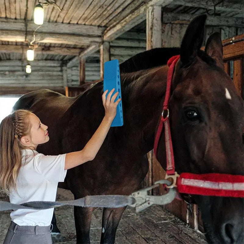 pets : HaloHorse™ | 6-In-1 Paardenborstel in Blauw van Pantino