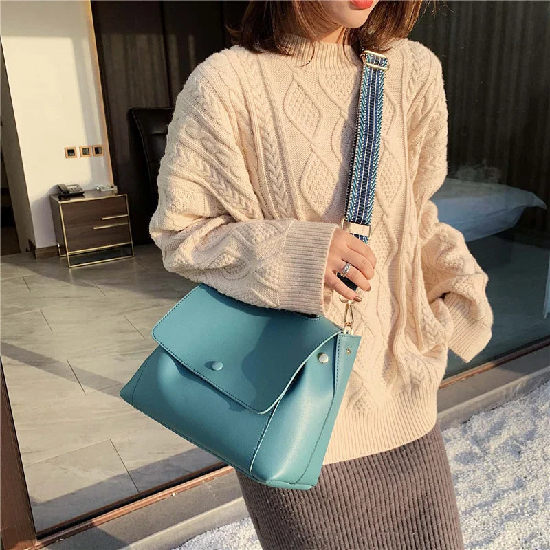 bags : Urban Chic Satchel in Blue van Pantino