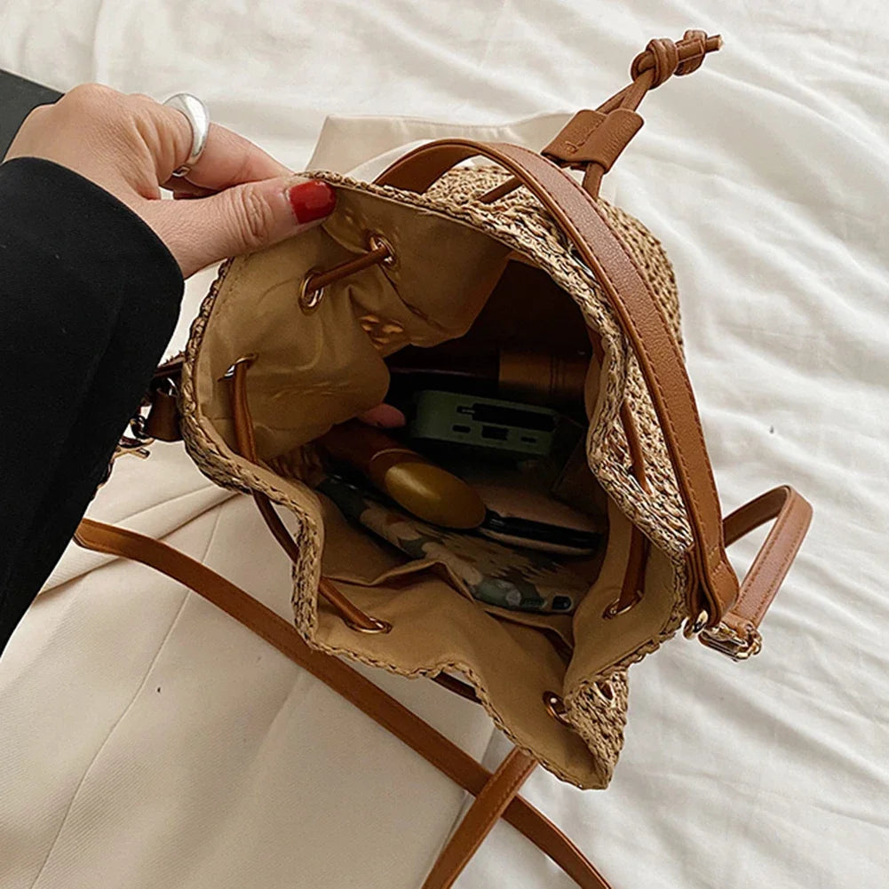bags : JACQUELINE - Dames Zomer Stro Schoudertas: Handgeweven Trekkoordemmerstijl in van Pantino