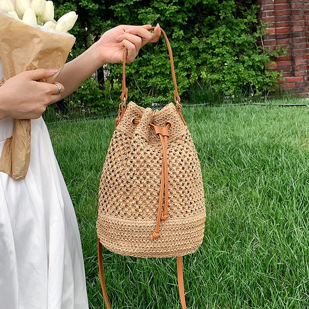 bags : JACQUELINE - Dames Zomer Stro Schoudertas: Handgeweven Trekkoordemmerstijl in van Pantino