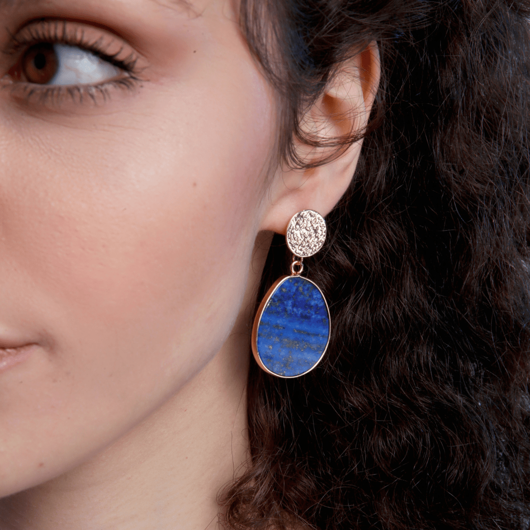 accessories : HealWithin Lapis Lazuli Bescherming Oorbellen in van Pantino