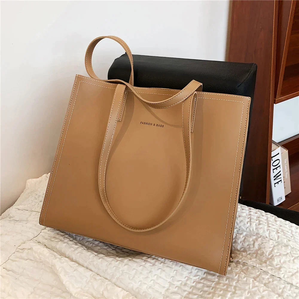 bags : Jessie - Elegante Trendy Schoudertas in Donker Khaki van Pantino