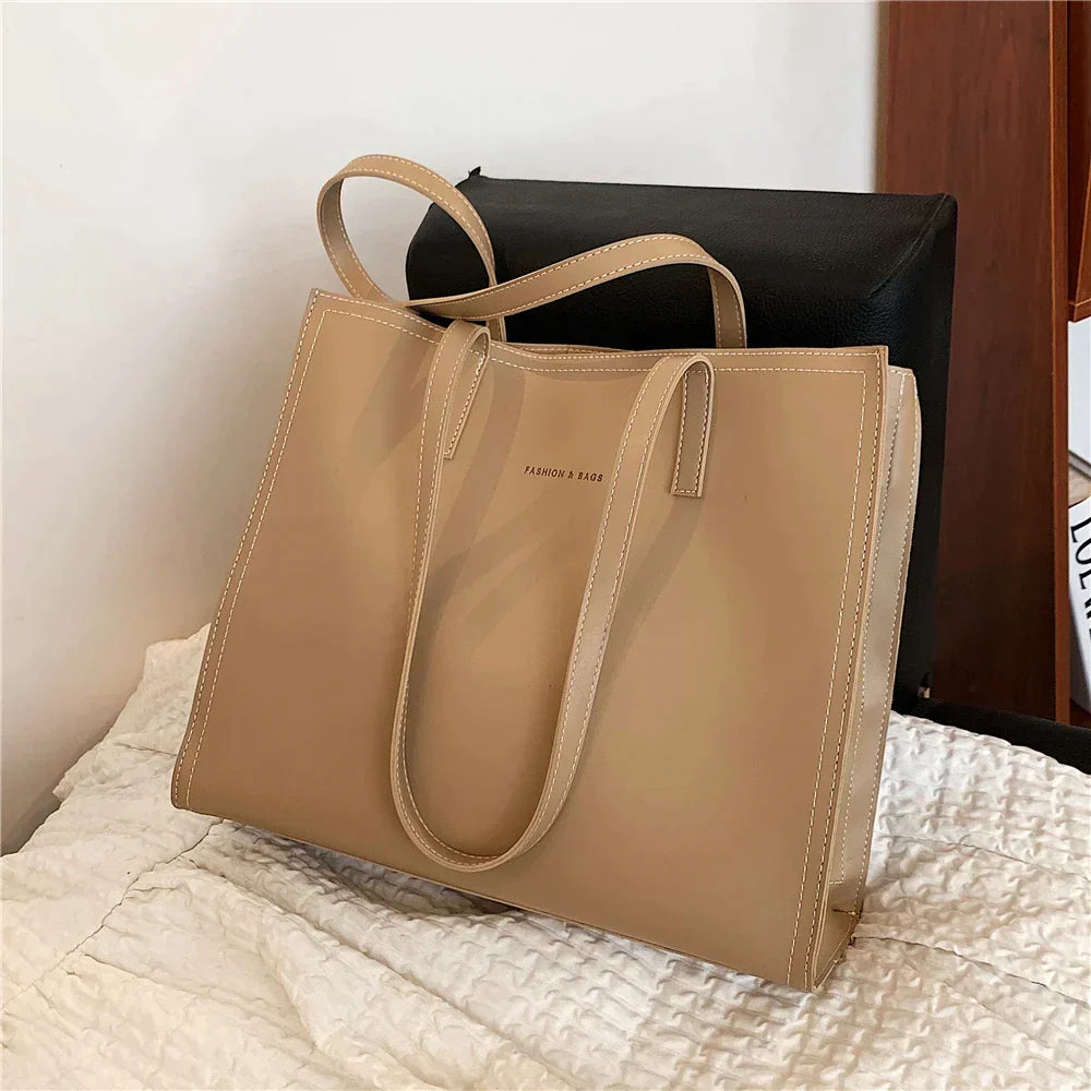 bags : Jessie - Elegante Trendy Schoudertas in Licht Khaki van Pantino