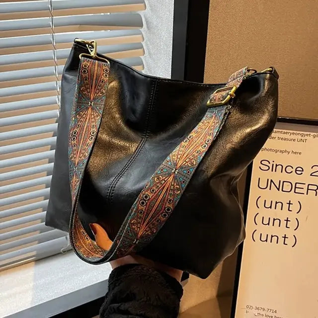 bags : KRISTI - Effen vintage schoudertas voor dames in zwart van Pantino