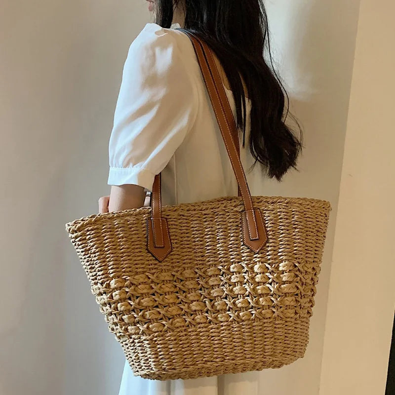 bags : KAROLIEN - Strandtas schoudermodel stro in van Pantino