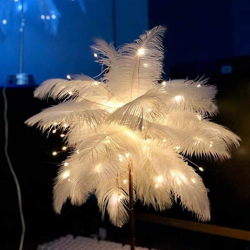 home & garden : Ostrich Nachtlampje | Excentrieke lamp met veren & rosegouden voet in van Pantino