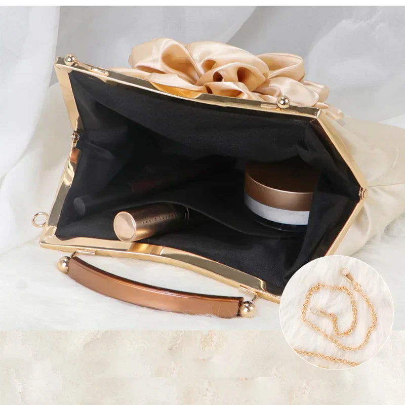 bags : Isabella - satijnen tas met bloemenstrik en strassdetail in van Pantino