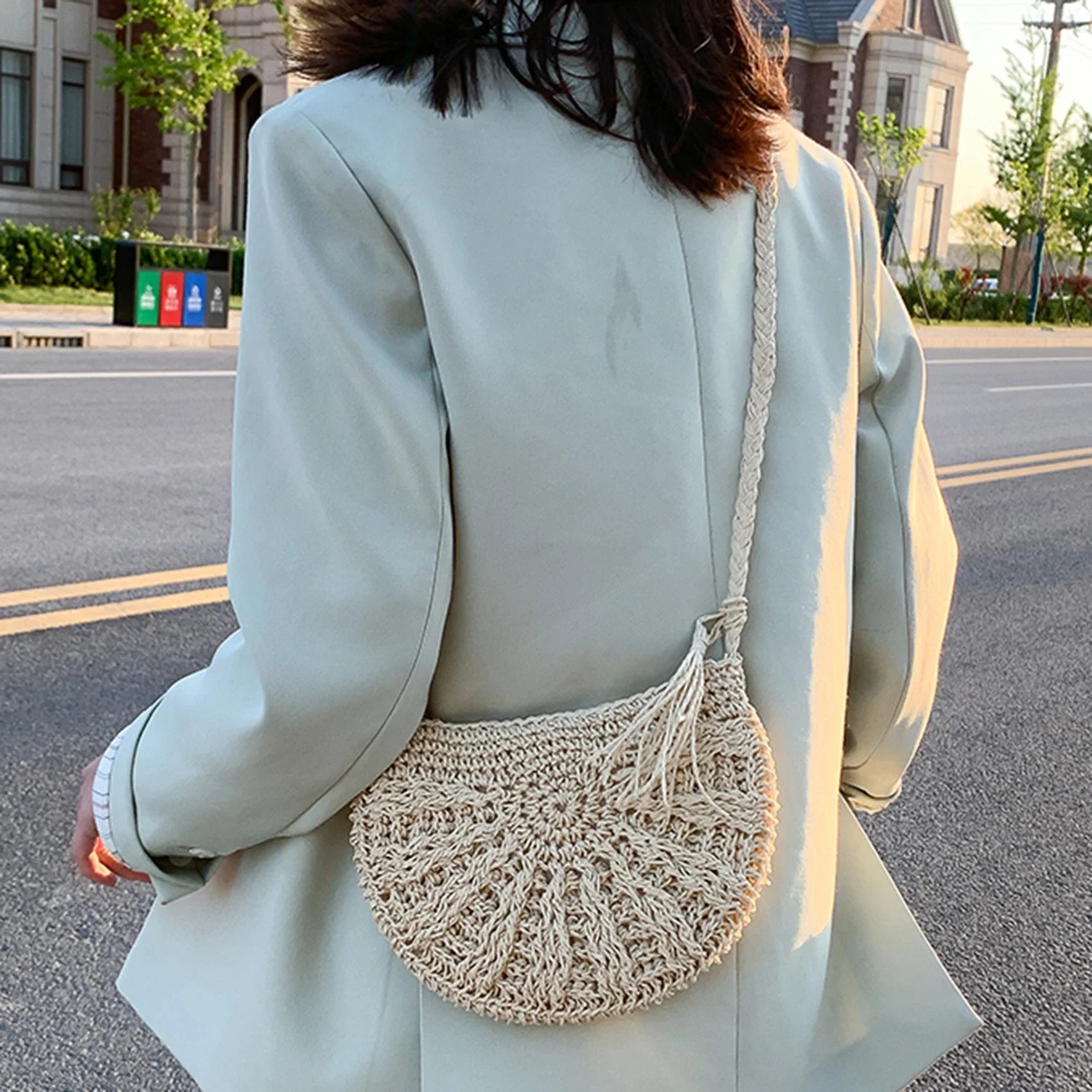 bags : JOLANDA - Bohemian Handgeweven Halfronde Stro Crossbody Tas in van Pantino