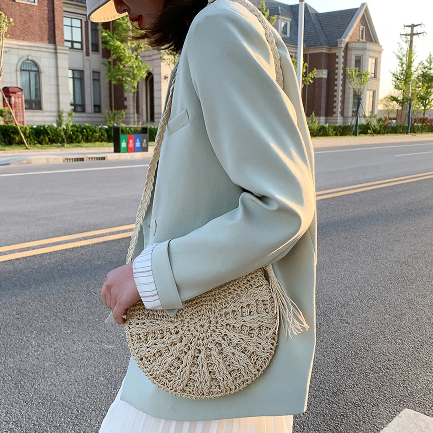 bags : JOLANDA - Bohemian Handgeweven Halfronde Stro Crossbody Tas in van Pantino