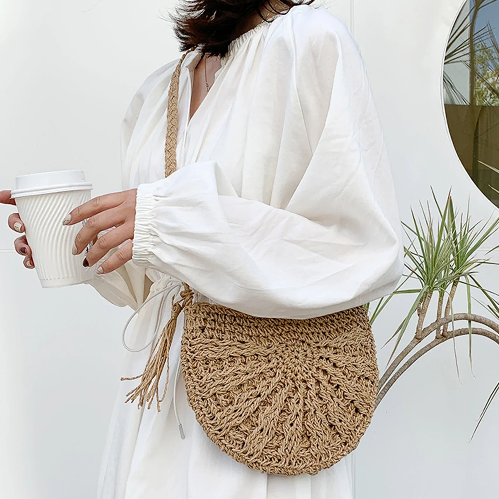 bags : JOLANDA - Bohemian Handgeweven Halfronde Stro Crossbody Tas in van Pantino