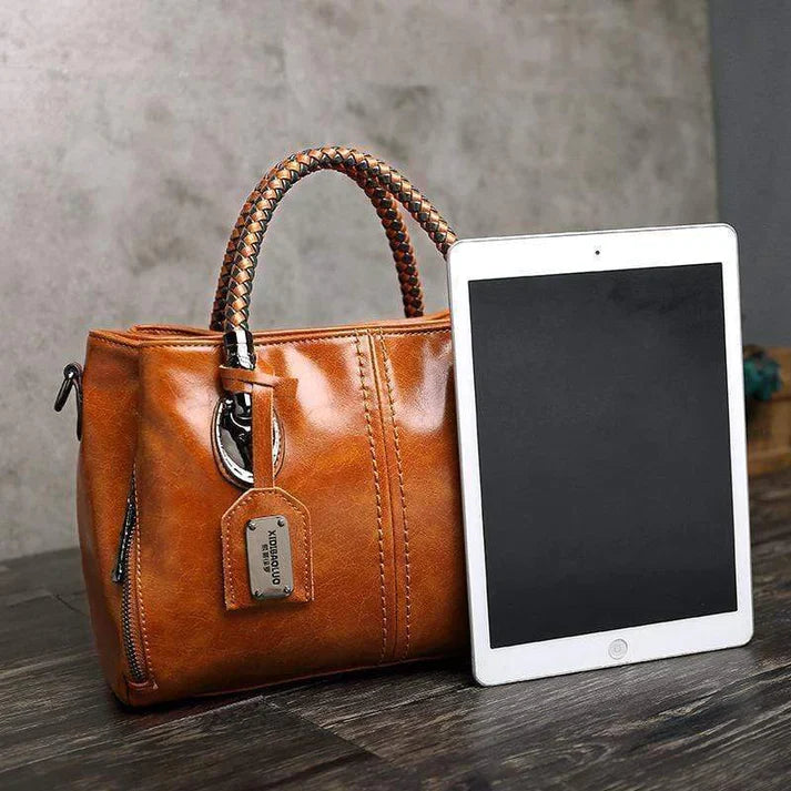 bags : Harper - Klassieke leren tas met gevlochten handvatten in van Pantino