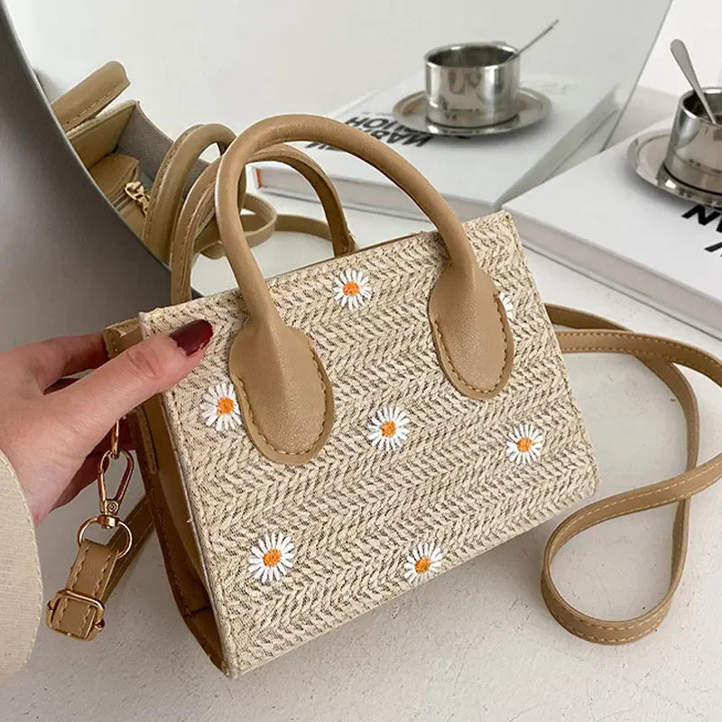 bags : Daisy - Gevlochten handtas met bloemaccenten in van Pantino