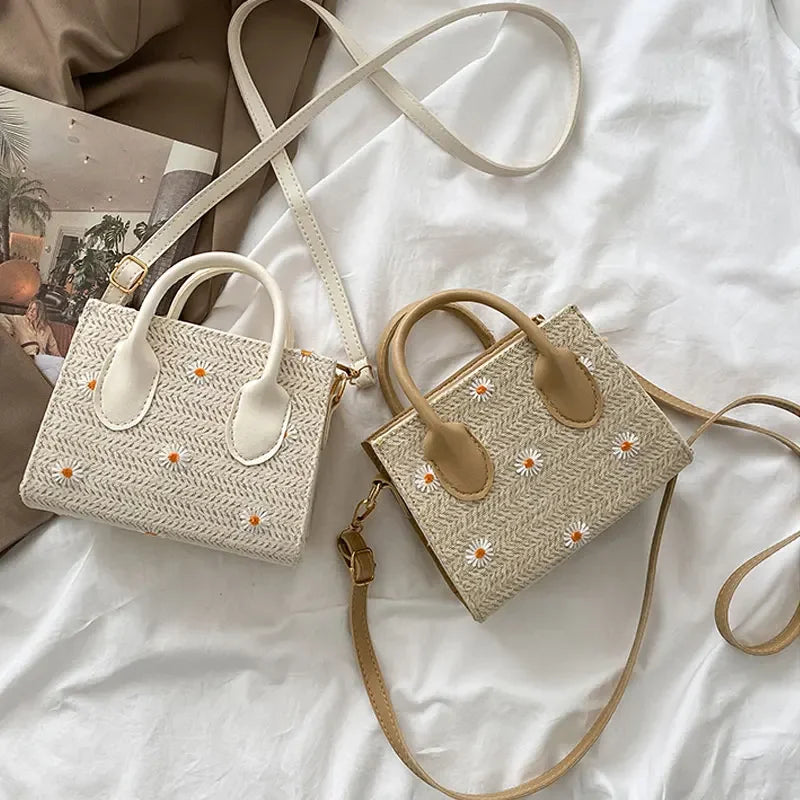 bags : Daisy - Gevlochten handtas met bloemaccenten in van Pantino