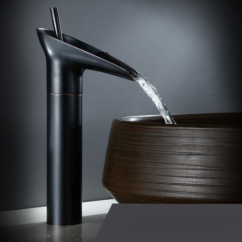 home & garden : Huck - Waterval antieke kraan badkamer wastafel kraan messing wastafelmengkranen in Zwart hoog van Pantino
