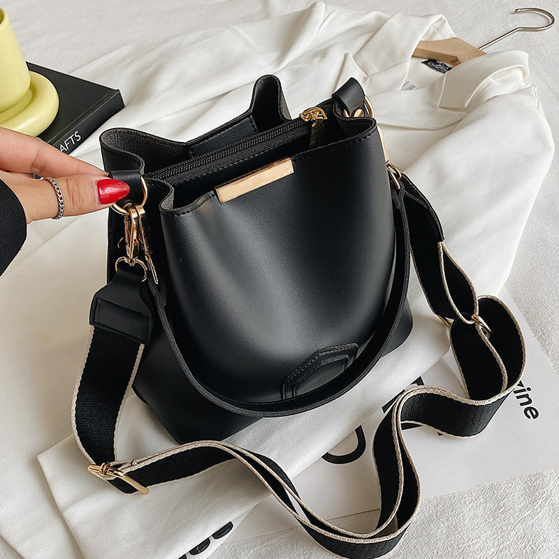 bags : Sonia Premium schoudertas in Zwart van Pantino