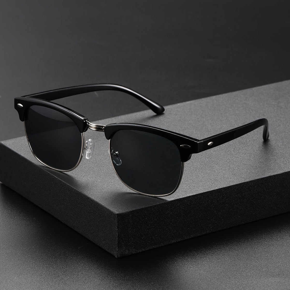 accessories : Klassieke Premium Wenkbrauwontwerp Zonnebril Met Ovaal Frame in van Pantino