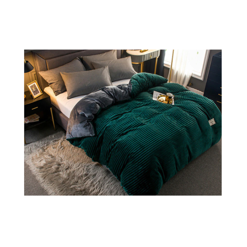 home & garden : Vera Velvet Dekbedovertrek | Een heerlijk warm dekbedovertrek voor de koude dagen in Groen van Pantino