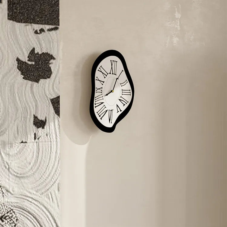 home & garden : Moderne surrealistische Wanddekoratie Klok │ Salvador Garden Numeral Dali Romeinse Decoratieve Klok in van Pantino