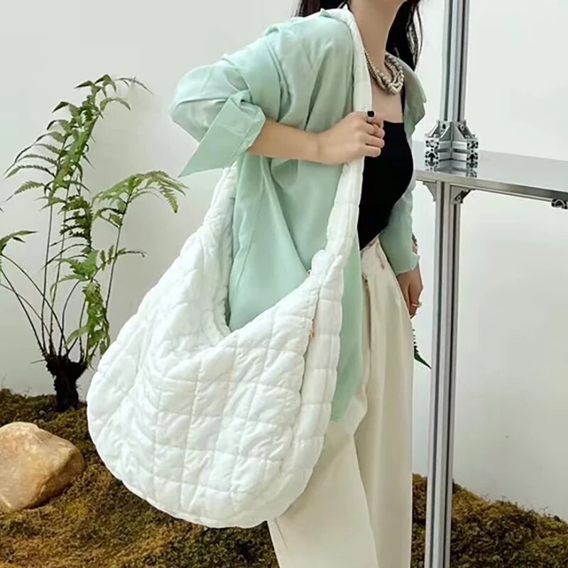 bags : Veala | Trendy Puffy Sling Bag voor Vrouwen in Wit groot van Pantino