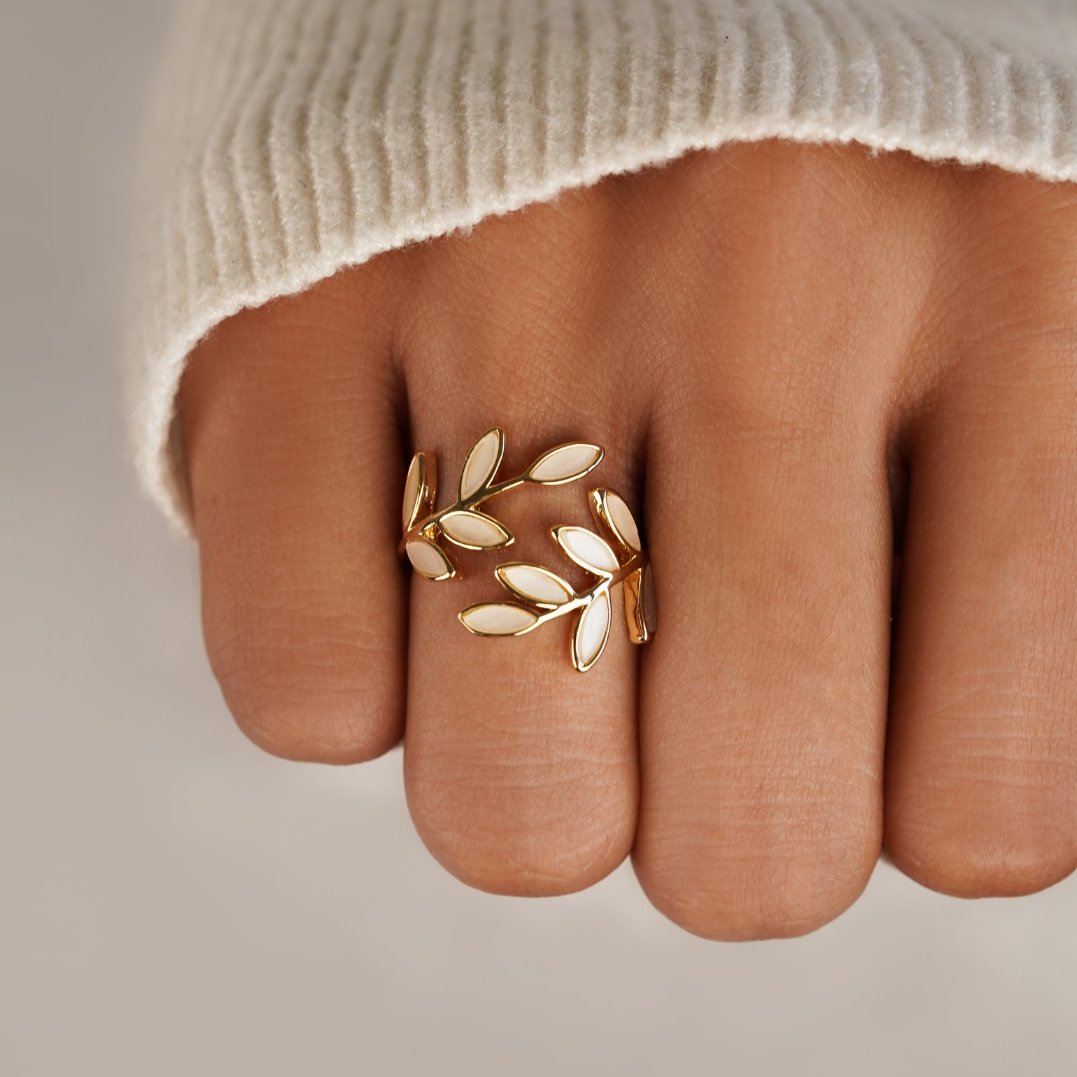 accessories : Gold Leaf Ring in van Pantino