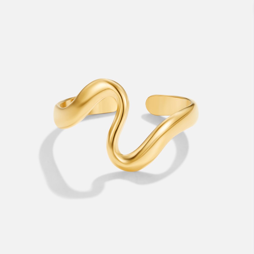 accessories : Gold Wave Ring in 18K Goud Verstelbaar (7-9) van Pantino