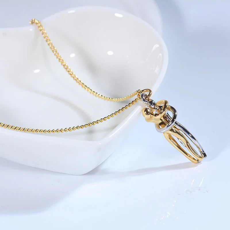 accessories : Hug | Symboliseert warmte, verbinding en oprechte genegenheid in van Pantino