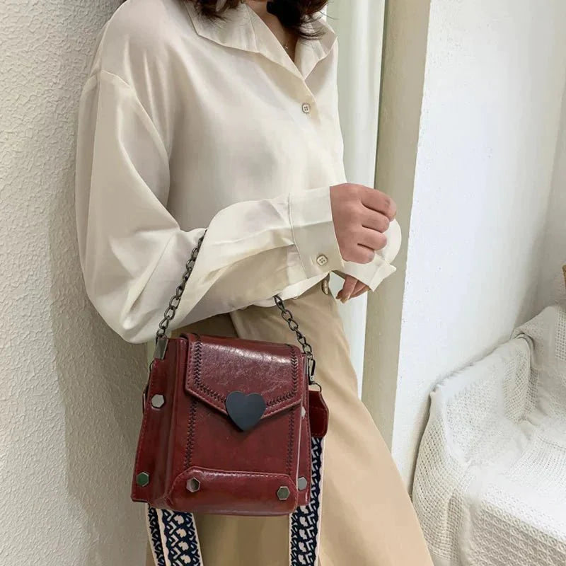 bags : Lola | Stoere Leren Schoudertas Met Riem voor Dames in Wijnrood van Pantino
