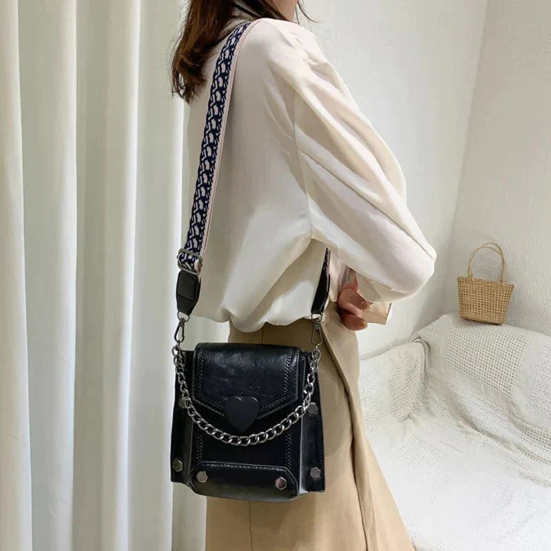 bags : Lola | Stoere Leren Schoudertas Met Riem voor Dames in Zwart van Pantino