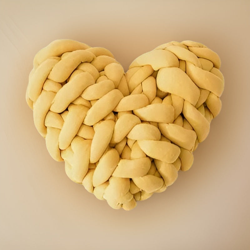 home & garden : Grof Gebreid Hartkussen voor een Gezellig Thuis - Heartpillow in Geel van Pantino